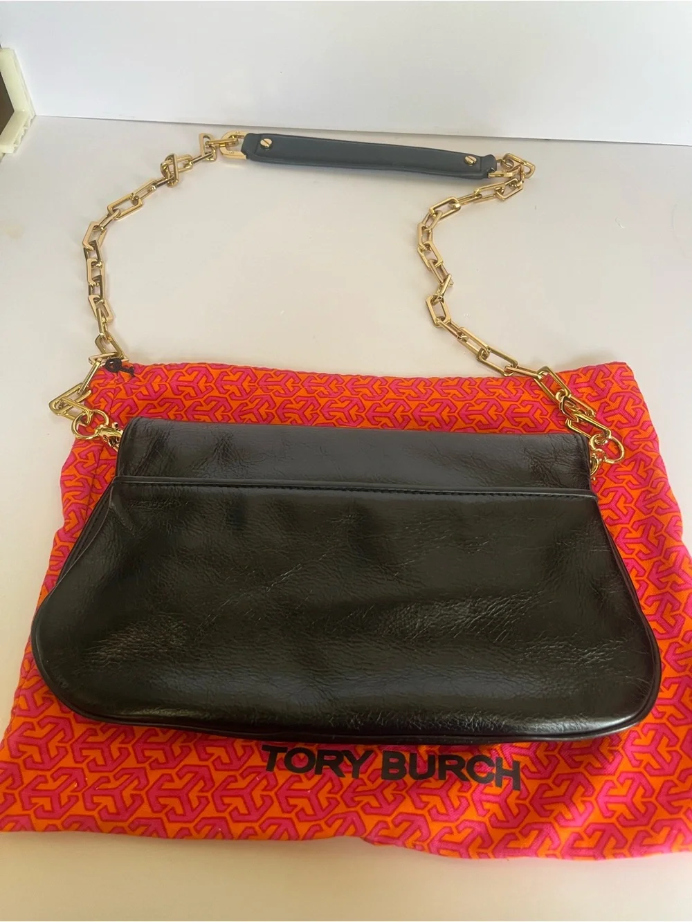 Like New w/tag: Tory Burch Logo Clutch Leather Bag